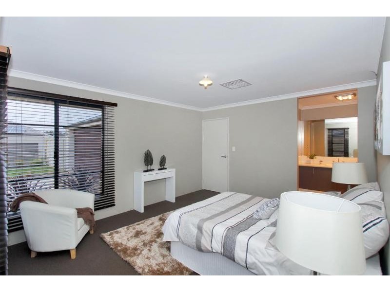 16 Spruce Terrace, Aubin Grove WA 6164