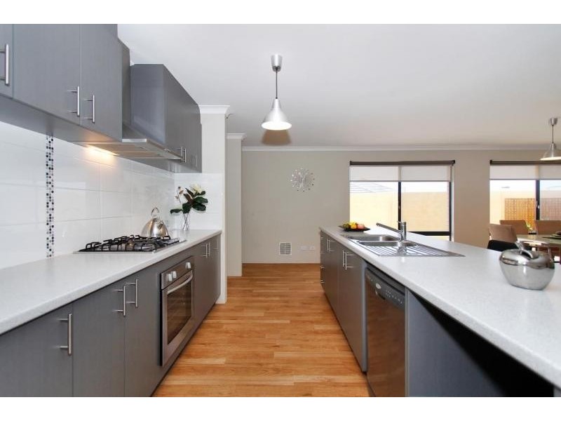 16 Spruce Terrace, Aubin Grove WA 6164