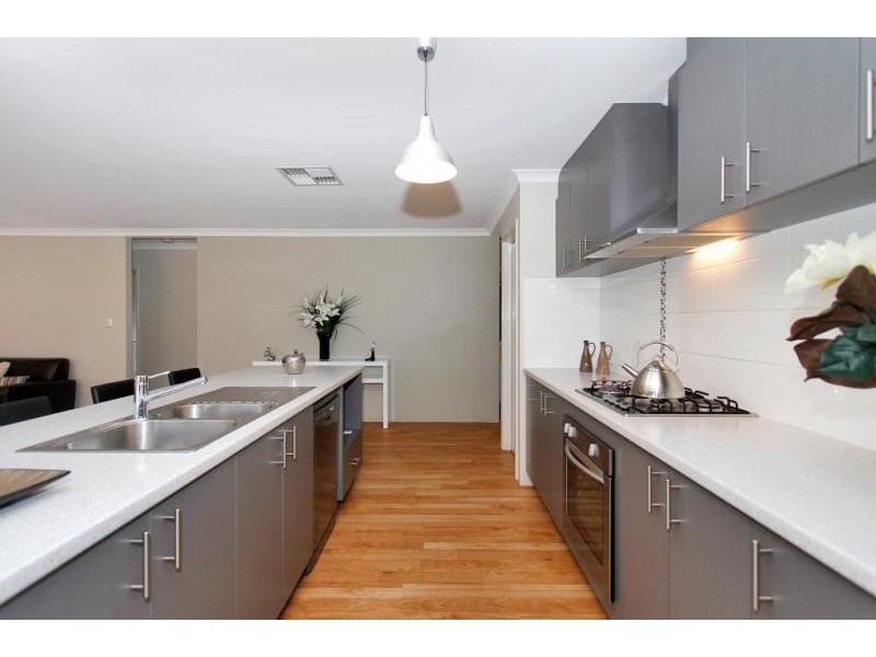 16 Spruce Terrace, Aubin Grove WA 6164
