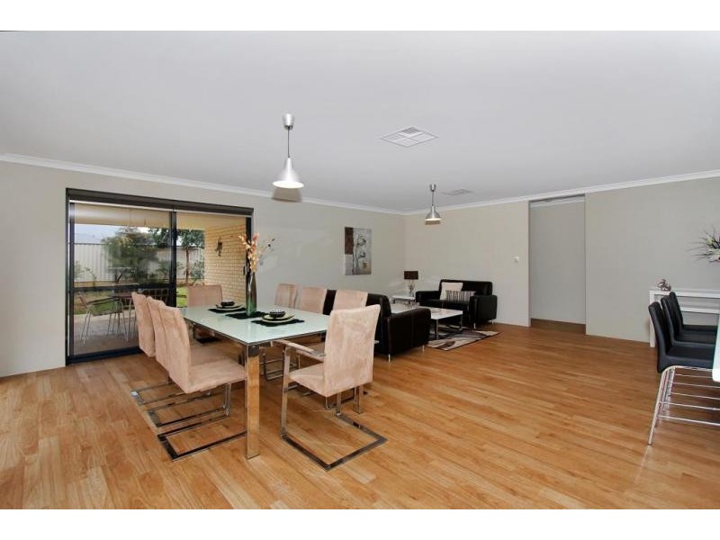 16 Spruce Terrace, Aubin Grove WA 6164