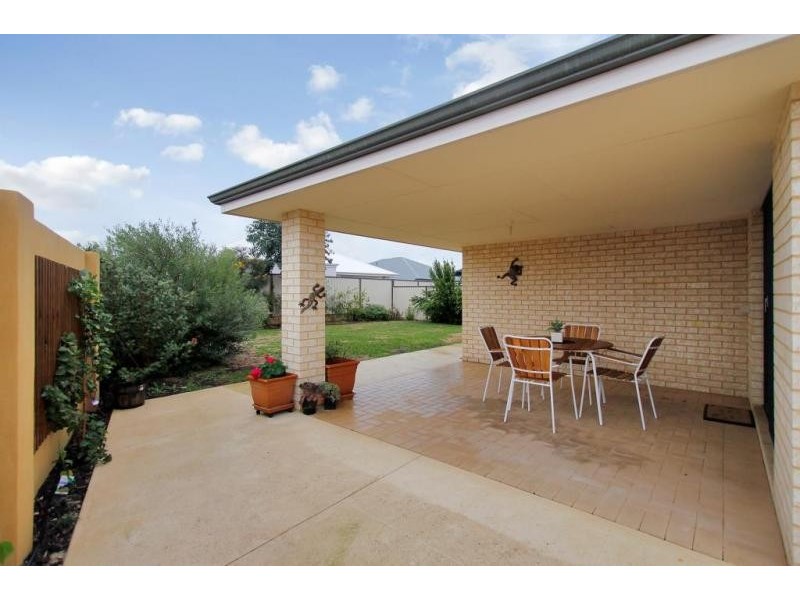 16 Spruce Terrace, Aubin Grove WA 6164