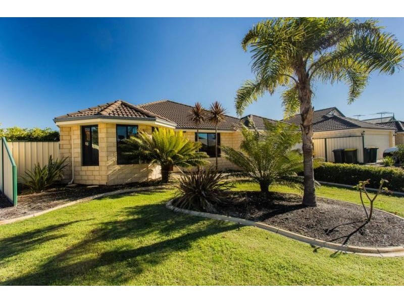 8 Sherbourne Corner, Success WA 6164