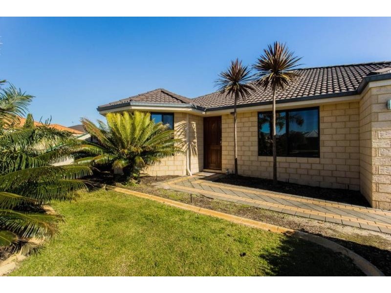 8 Sherbourne Corner, Success WA 6164