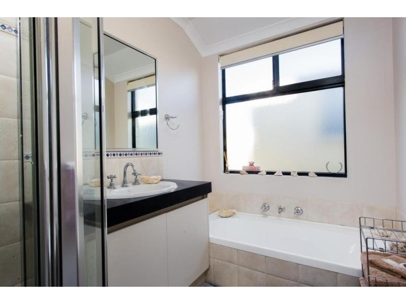 8 Sherbourne Corner, Success WA 6164