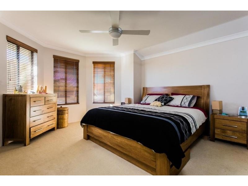 8 Sherbourne Corner, Success WA 6164