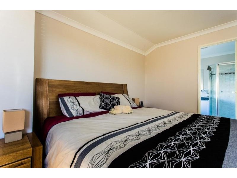 8 Sherbourne Corner, Success WA 6164