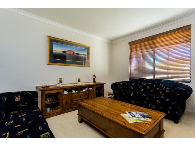 8 Sherbourne Corner, Success WA 6164