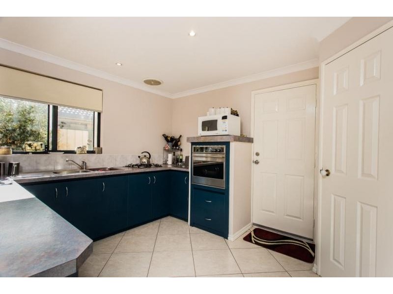 8 Sherbourne Corner, Success WA 6164