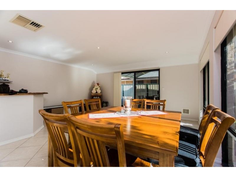 8 Sherbourne Corner, Success WA 6164