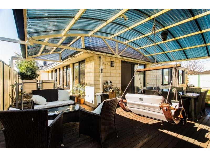 8 Sherbourne Corner, Success WA 6164