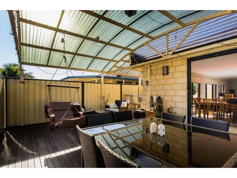 8 Sherbourne Corner, Success WA 6164