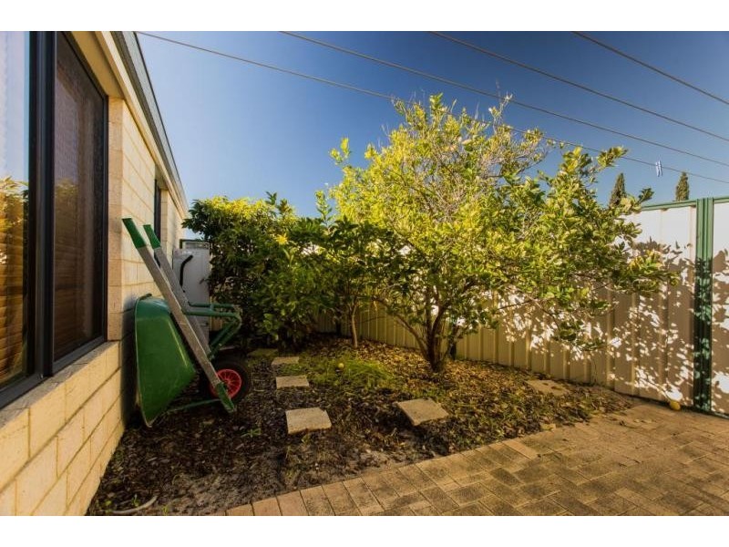 8 Sherbourne Corner, Success WA 6164