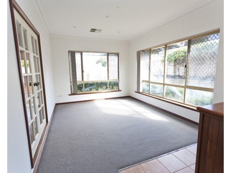 11 Turtle Point Cove, Jandakot WA 6164