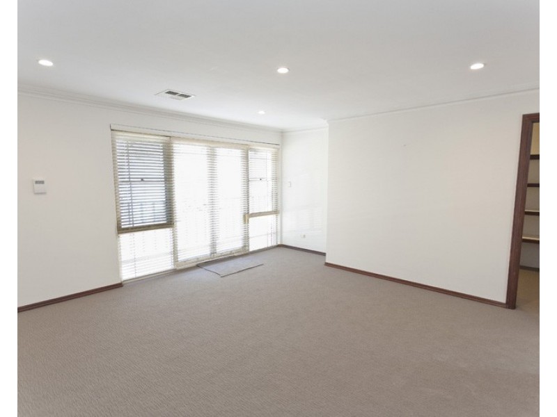 11 Turtle Point Cove, Jandakot WA 6164