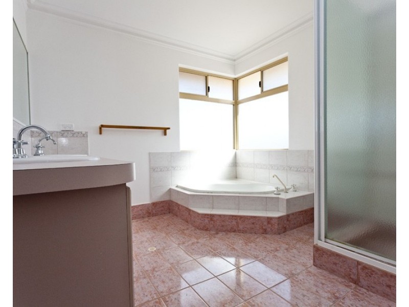 11 Turtle Point Cove, Jandakot WA 6164