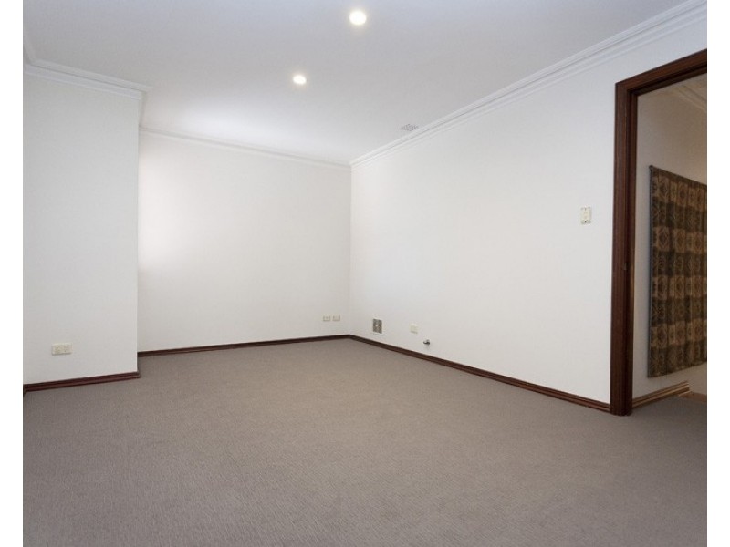 11 Turtle Point Cove, Jandakot WA 6164