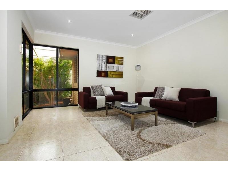 1 Portsea Gardens, Jandakot WA 6164