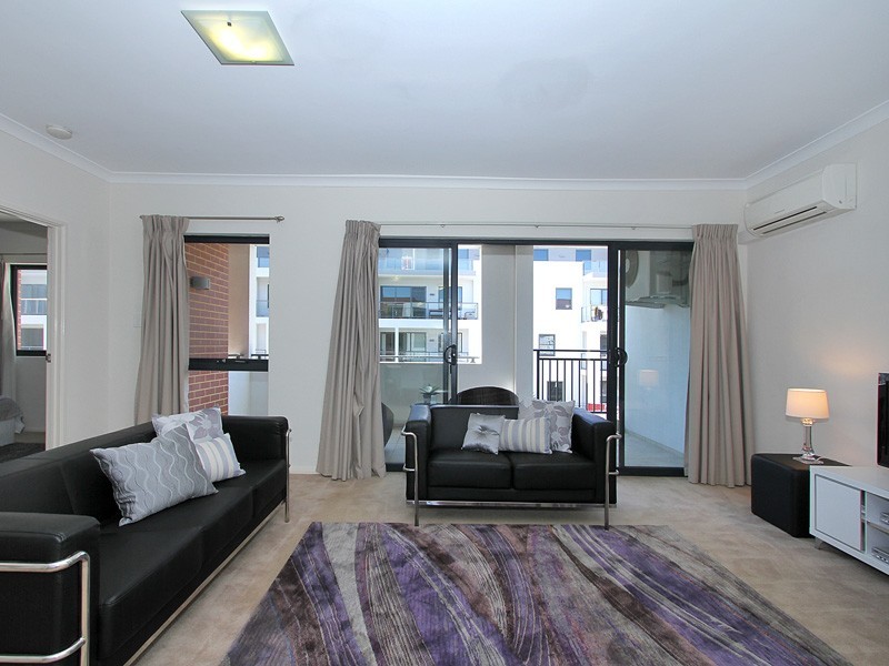 13/2 Stockton Bend, Cockburn Central WA 6164