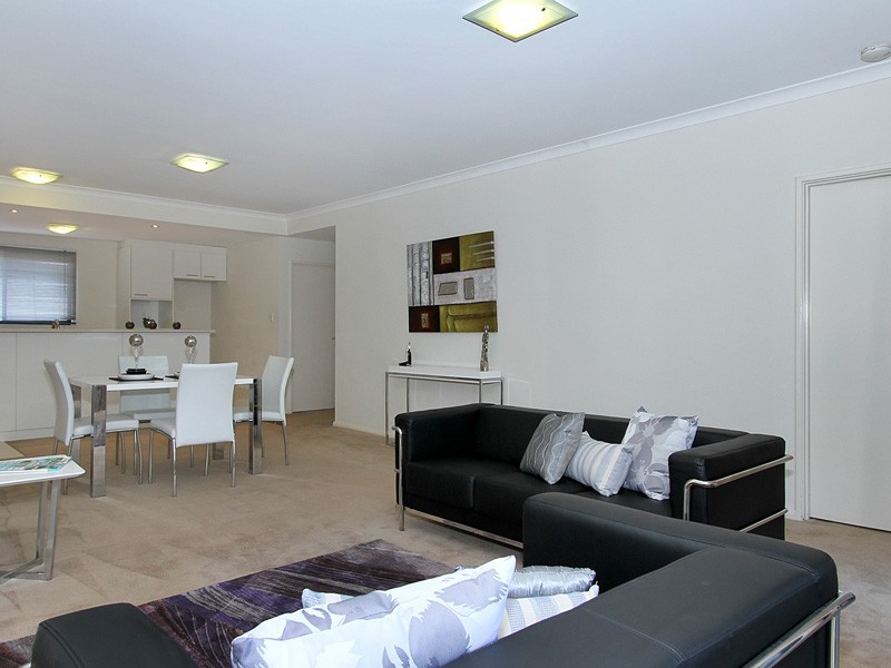 13/2 Stockton Bend, Cockburn Central WA 6164