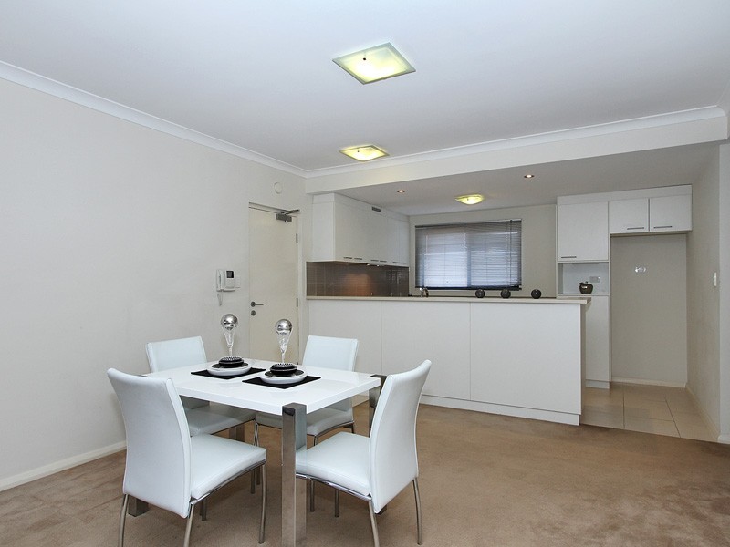 13/2 Stockton Bend, Cockburn Central WA 6164