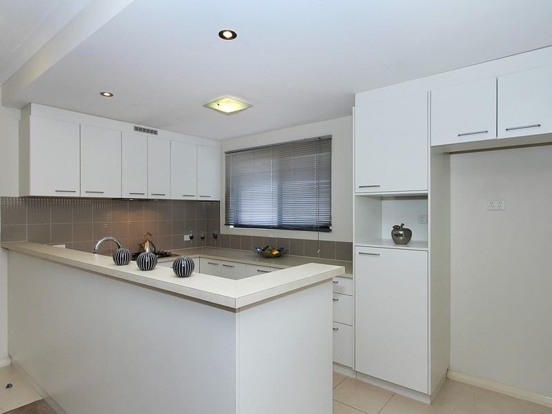 13/2 Stockton Bend, Cockburn Central WA 6164