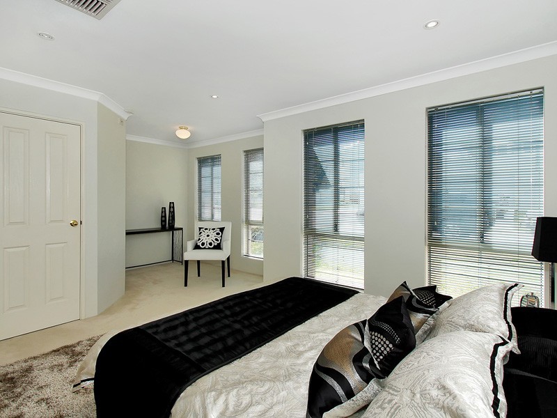 30 The Lakes Boulevard, Jandakot WA 6164