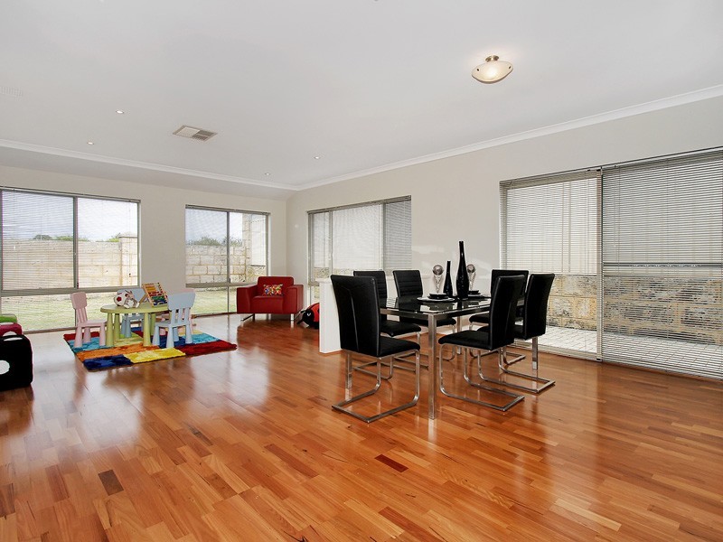 30 The Lakes Boulevard, Jandakot WA 6164