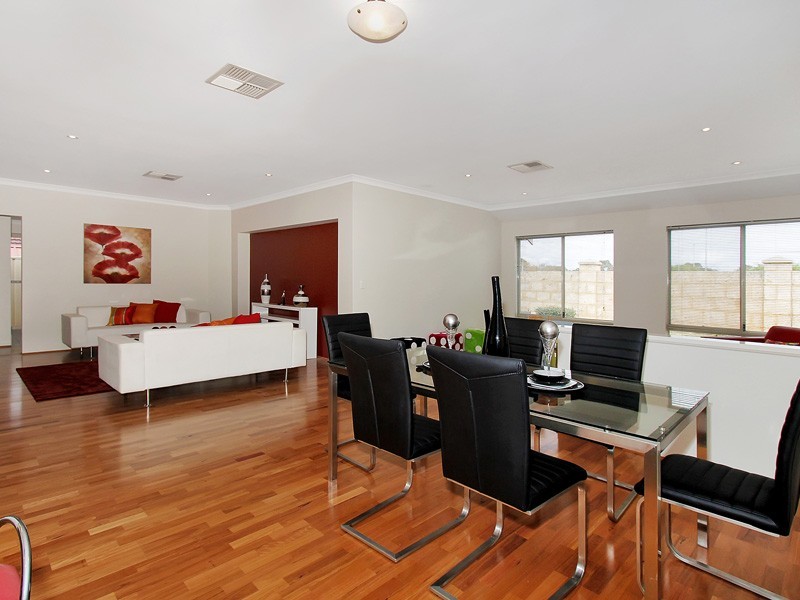 30 The Lakes Boulevard, Jandakot WA 6164