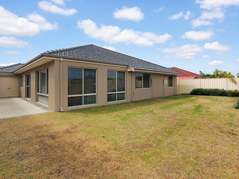 30 The Lakes Boulevard, Jandakot WA 6164
