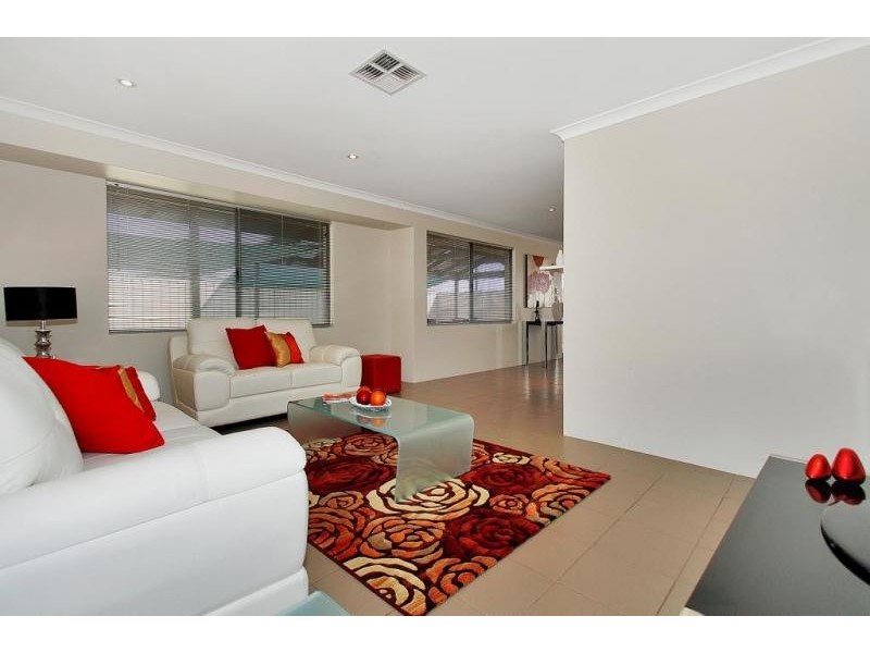 8 Burdekin Vista, Hammond Park WA 6164