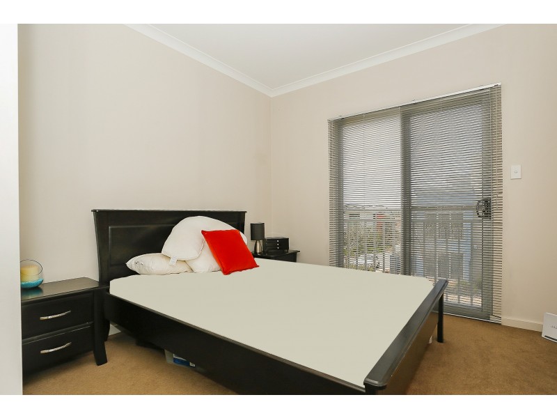 4/9 Ibera Way, Success WA 6164