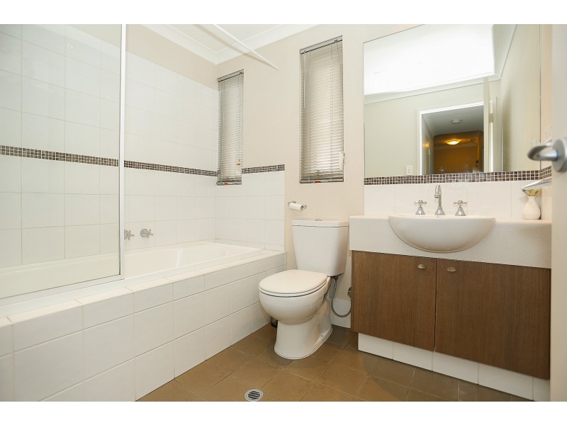 4/9 Ibera Way, Success WA 6164