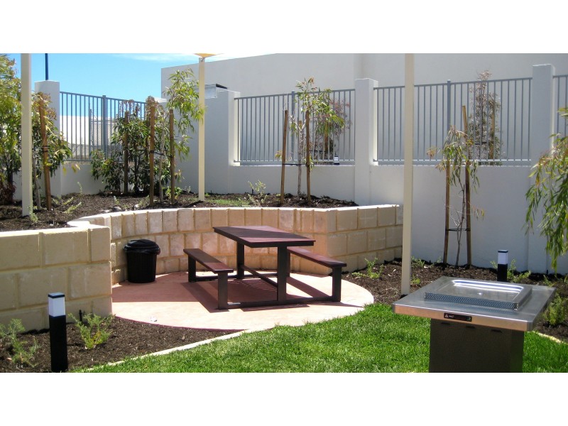 4/9 Ibera Way, Success WA 6164