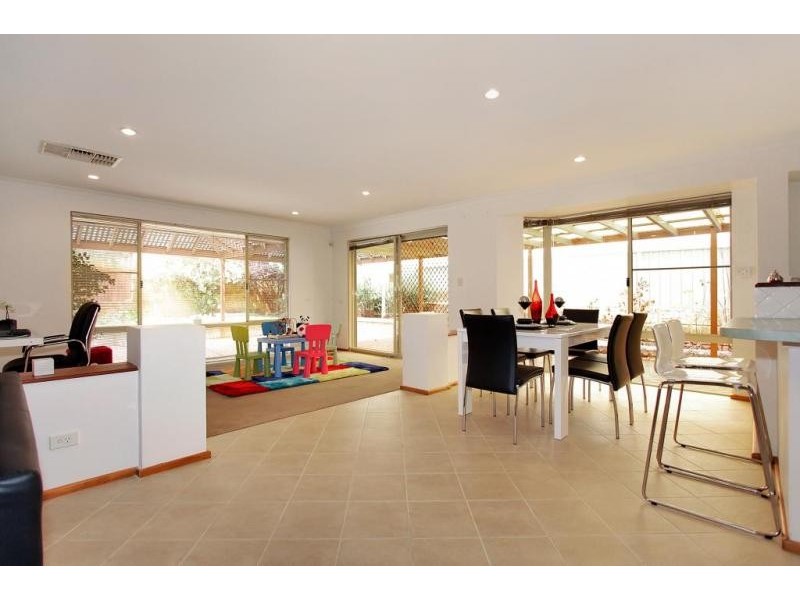 3 Belvoir Crescent, Orelia WA 6167