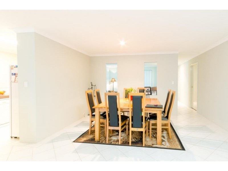 1 Jenniphur Court, Atwell WA 6164
