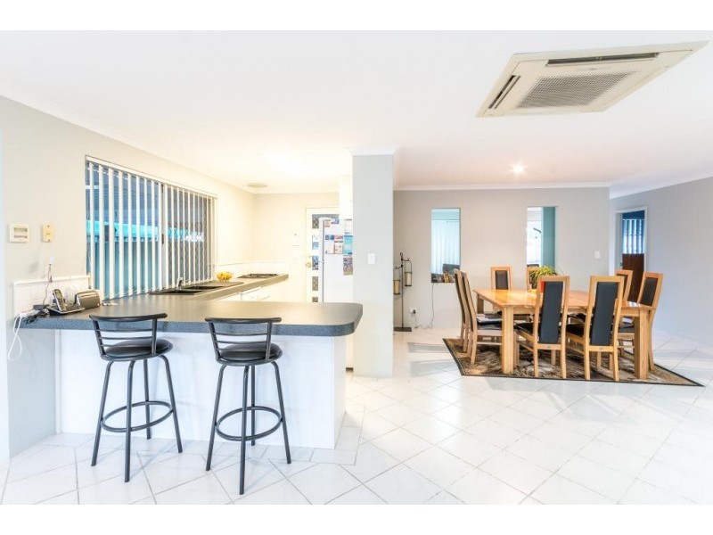 1 Jenniphur Court, Atwell WA 6164