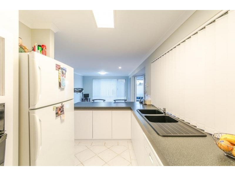 1 Jenniphur Court, Atwell WA 6164