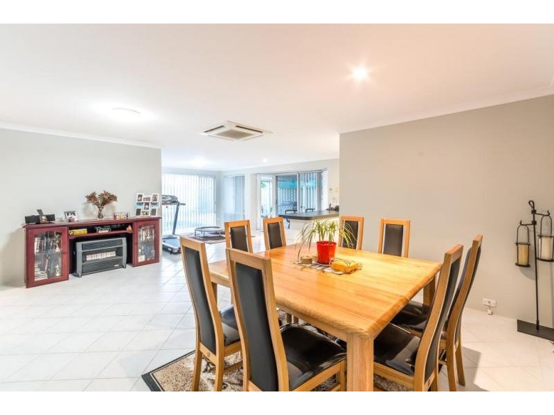 1 Jenniphur Court, Atwell WA 6164