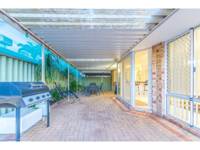 1 Jenniphur Court, Atwell WA 6164