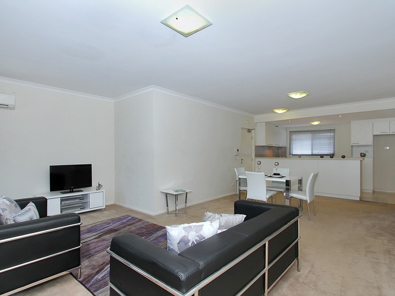 40/2 Stockton Bend, Cockburn Central WA 6164