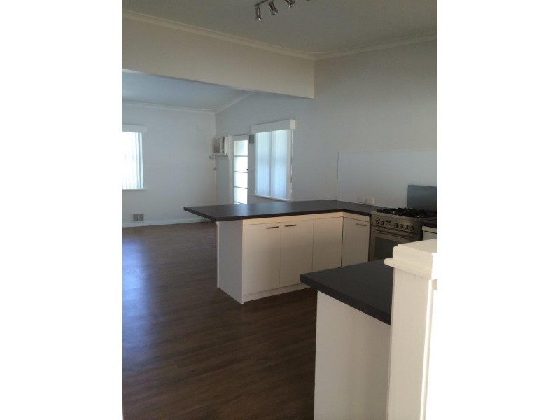 9B Bay View Street, Rockingham WA 6168