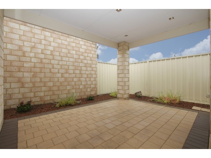 3/3 Peppermint Gardens, Aubin Grove WA 6164