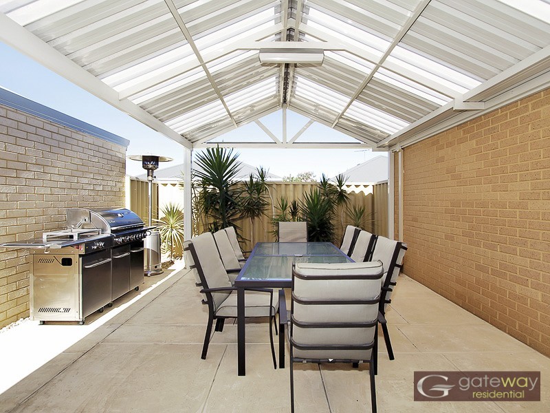 13 Essence Bend, Atwell WA 6164