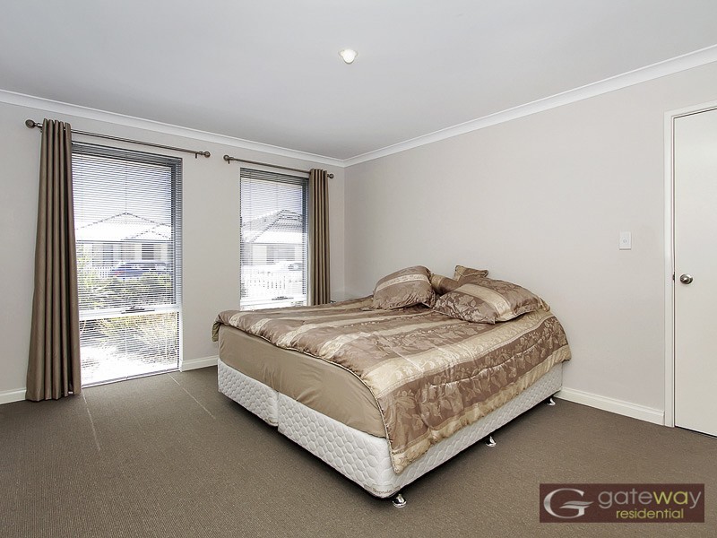 13 Essence Bend, Atwell WA 6164