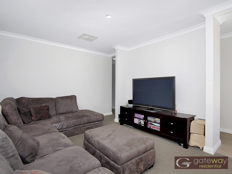 13 Essence Bend, Atwell WA 6164