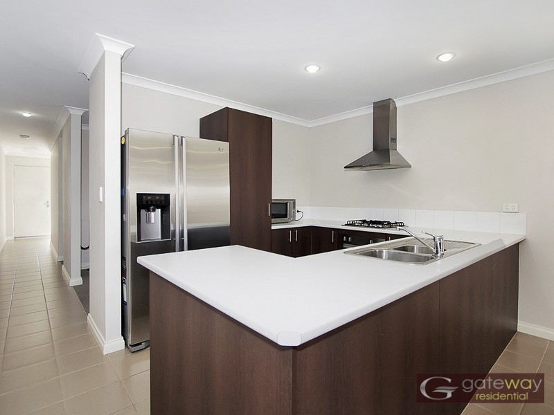13 Essence Bend, Atwell WA 6164
