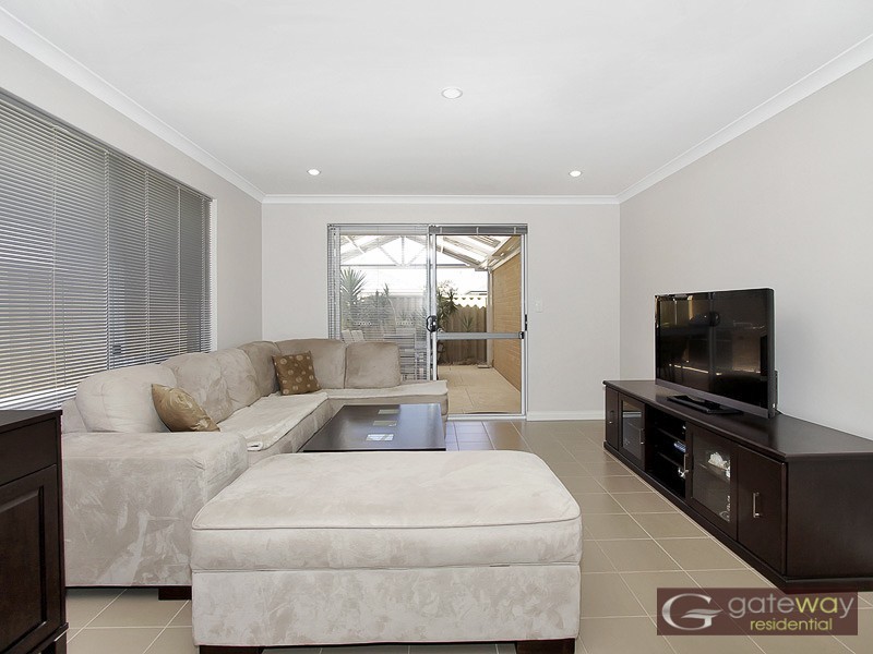 13 Essence Bend, Atwell WA 6164