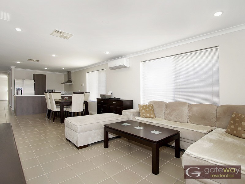 13 Essence Bend, Atwell WA 6164