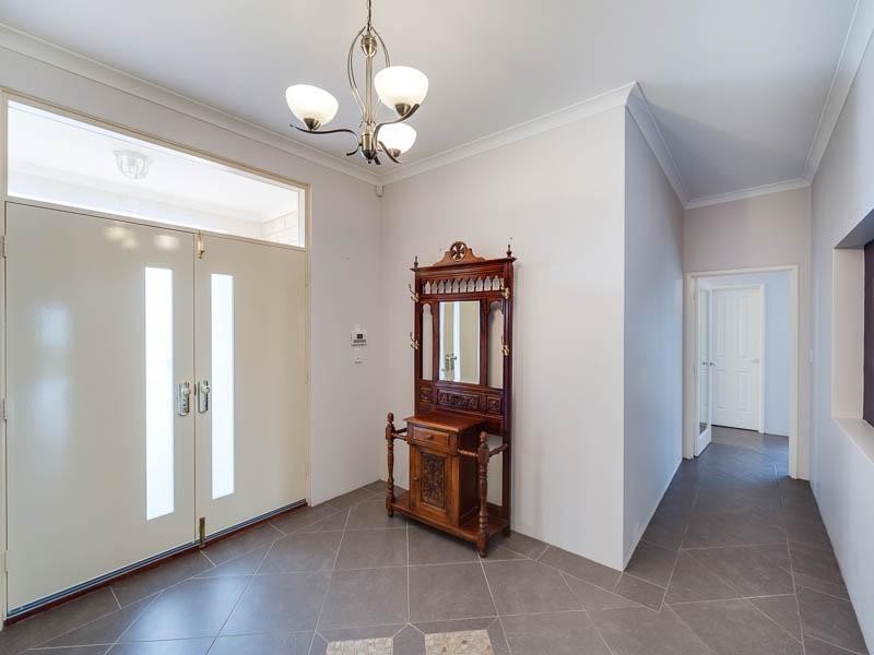 7 Augustus Court, Aubin Grove WA 6164