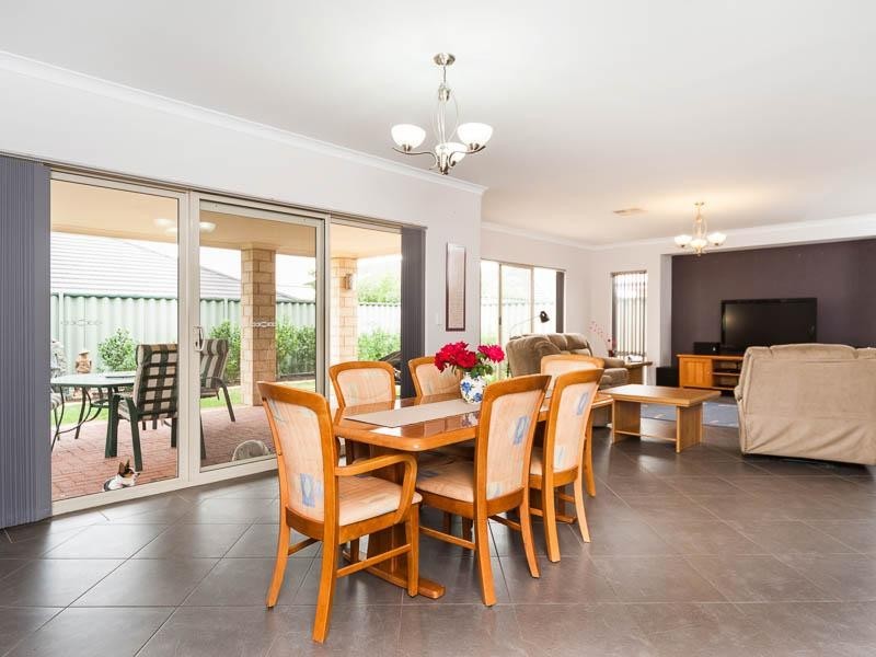 7 Augustus Court, Aubin Grove WA 6164